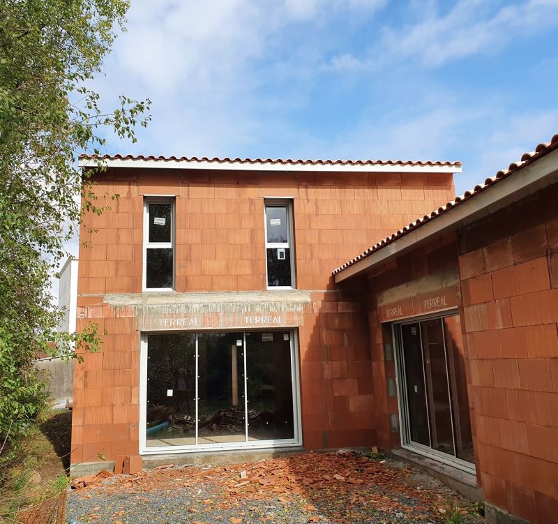 Briques en terre cuite pour une maison ecologique